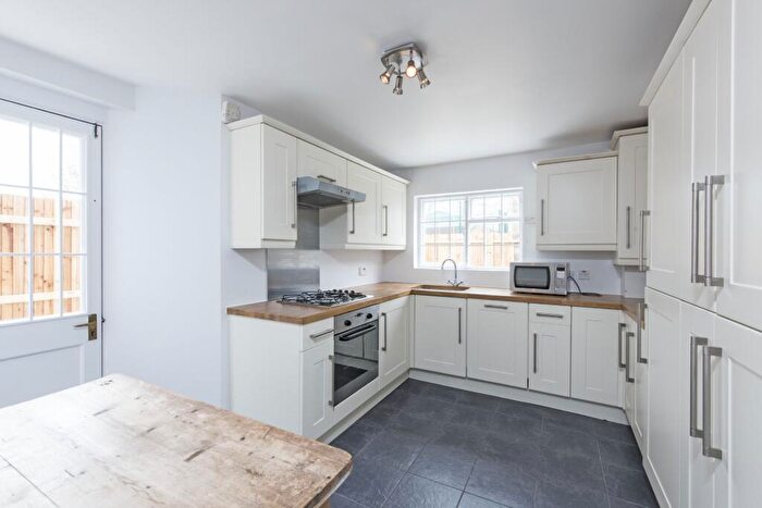 1 Bedroom Apartment To Rent In Glycena Road, SW11