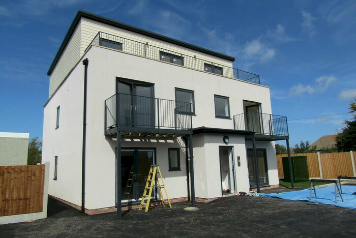 1 Bedroom Ground Flat To Rent In Pole Barn Lane, Frinton-on-Sea, CO13