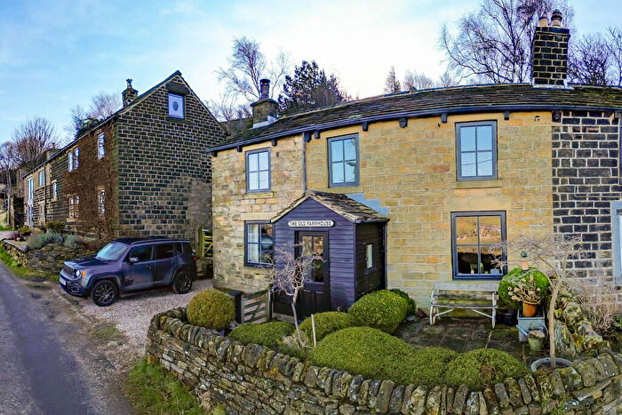 4 Bedroom Semi-Detached House For Sale In Hillside, Thurlstone, S36