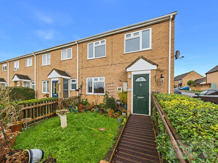3 Bedroom End Of Terrace House For Sale In Weavers Close, Witney, OX28