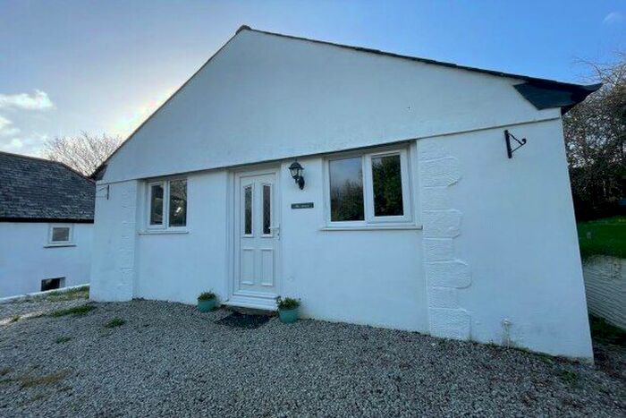 1 Bedroom Flat To Rent In Roscroggan, Camborne, TR14