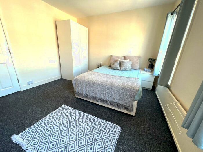 4 Bedroom Terraced House To Rent In Grange Avenue, Reading, Berkshire, RG6