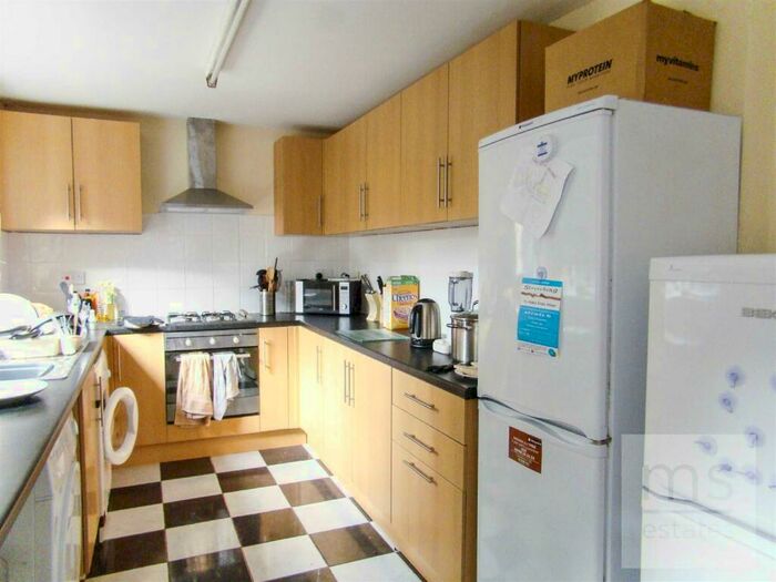 6 Bedroom Semi-Detached House To Rent In Trinity Avenue, Lenton, Nottingham, NG7