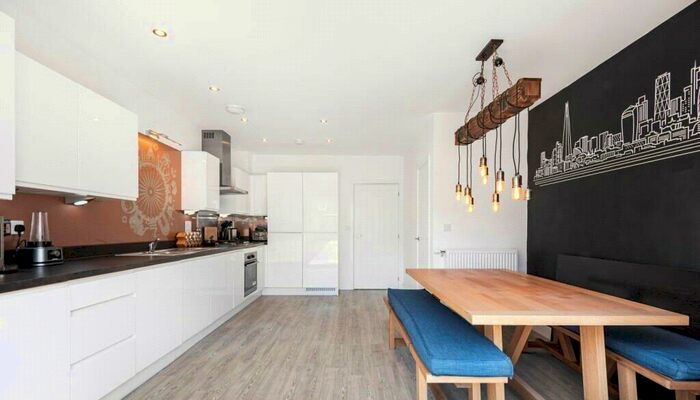 3 Bedroom Terraced House To Rent In Lovegrove Way, Totteridge, London, N20