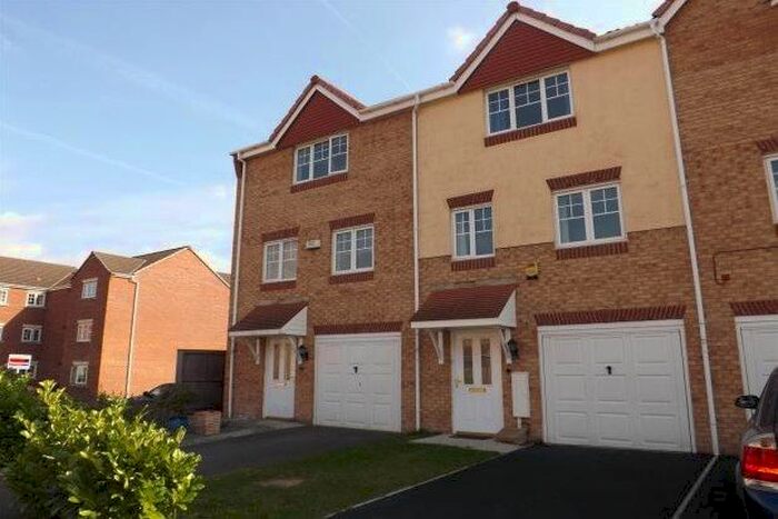 3 Bedroom Town House To Rent In White Rose Avenue, Mansfield, NG18