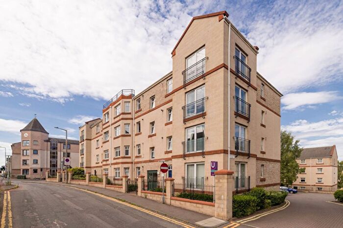 2 Bedroom Flat For Sale In / Sinclair Close, Shandon, Edinburgh, EH11