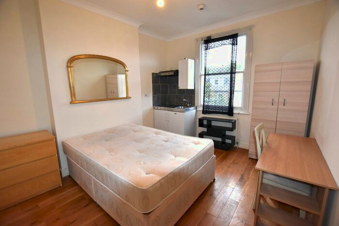Studio To Rent In St Stephens Avenue, London W12