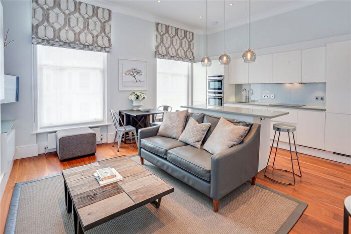 1 Bedroom Flat To Rent In Campden Hill Gardens, Kensington, London, W8