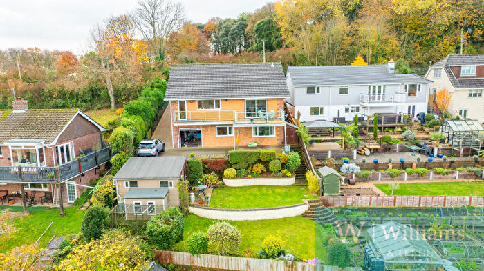 4 Bedroom Detached House For Sale In Calbourne Road, Newport, PO30