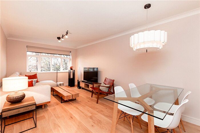 2 Bedroom Flat To Rent In Ravenscar Lodge, The Downs, SW20
