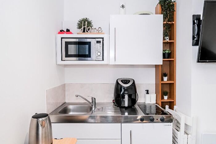 1 Bedroom Flat To Rent In St. Barnabas Road, Woodford Green, Essex, IG8
