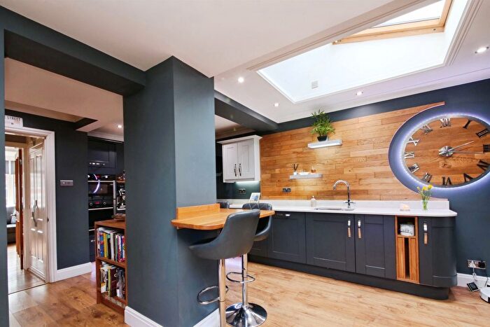 3 Bedroom Semi-detached House For Sale In Langdale Avenue, York, YO31