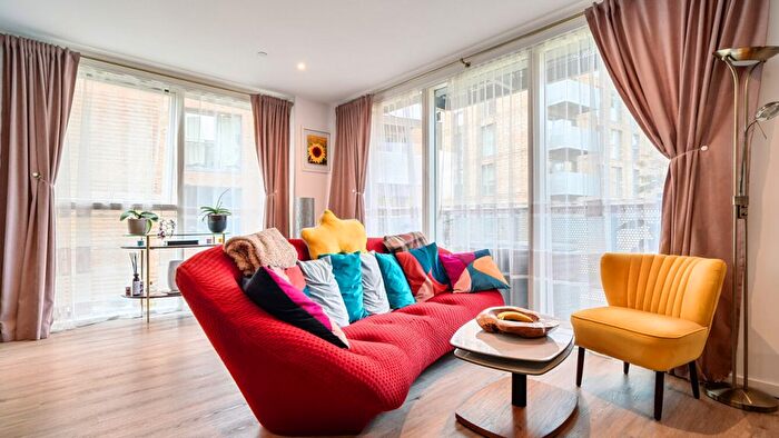 3 Bedroom Flat For Sale In Lacewood Apartments, Timberyard Street, Deptford, SE8