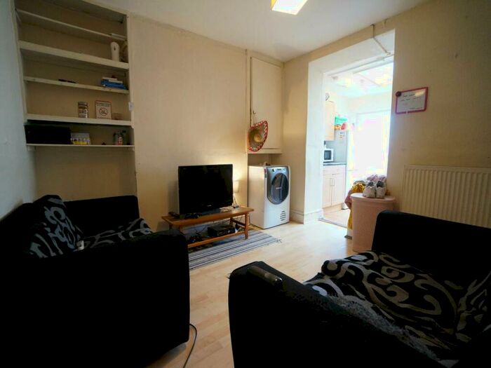2 Bedroom House To Rent In Saint Pauls Terrace, Bangor, LL57