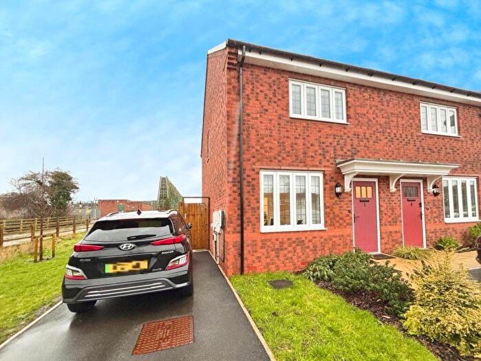2 Bedroom Semi Detached House For Sale In Hopper Avenue, Stratford-upon-Avon, CV37