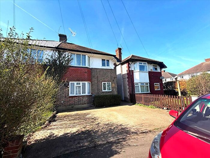 2 Bedroom Maisonette For Sale In Elmcroft Close, Bedfont, TW14