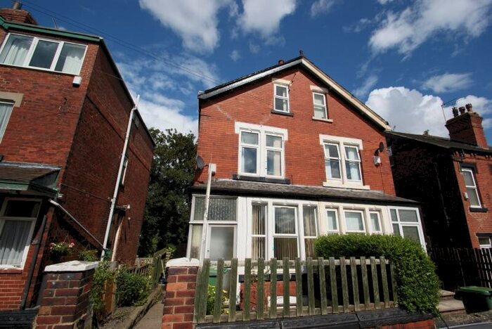 6 Bedroom Semi-Detached House To Rent In Hartley Avenue, Woodhouse, Leeds, LS6