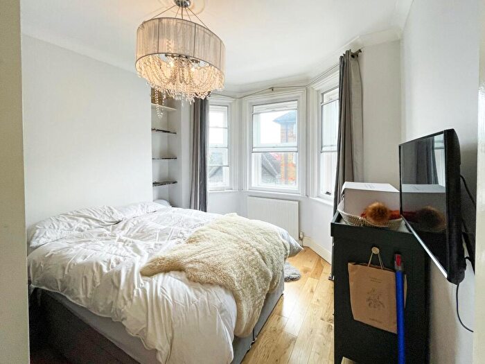 1 Bedroom Flat To Rent In Chamberlayne Mansions, Chamberlayne Road, Kensal Rise, NW10