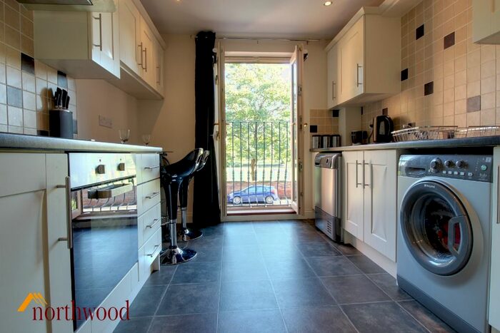 2 Bedroom Flat To Rent In West Street, Thorne, Doncaster, DN8