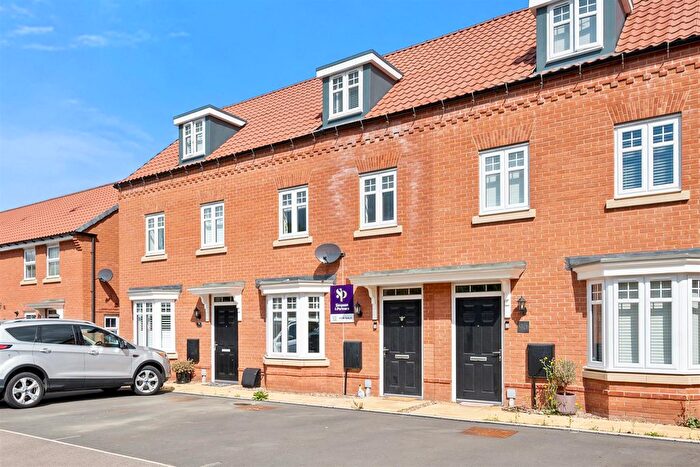 3 Bedroom Town House For Sale In Kingfisher Road, Thrapston, NN14