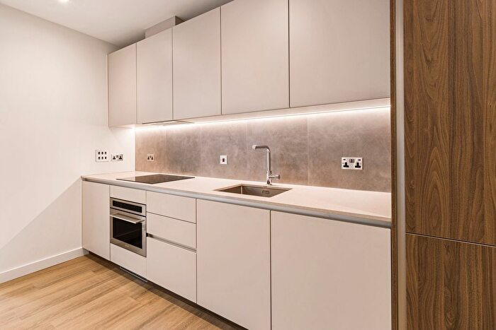 Studio To Rent In Greenford, UB6