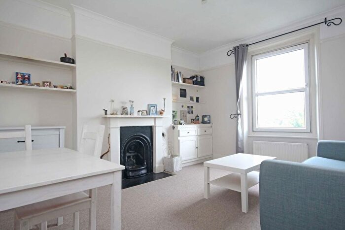 1 Bedroom Flat To Rent In Kent Gardens, London, W13
