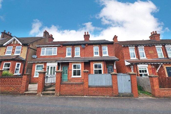 2 Bedroom End Of Terrace House For Sale In Holly Road, Aldershot, Hampshire, GU12