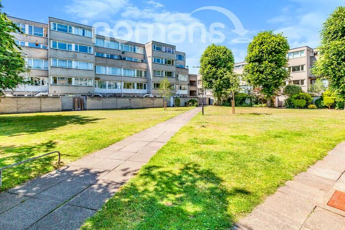 2 Bedroom Flat To Rent In Athlone Square, Windsor, SL4