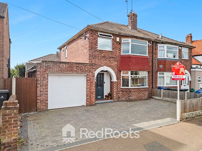 5 Bedroom Semi-Detached House For Sale In Cedric Road, Edenthorpe, Doncaster, DN3