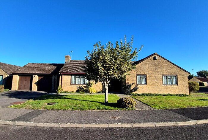 3 Bedroom Detached Bungalow For Sale In Foxglove Close, Gillingham, Dorset, SP8