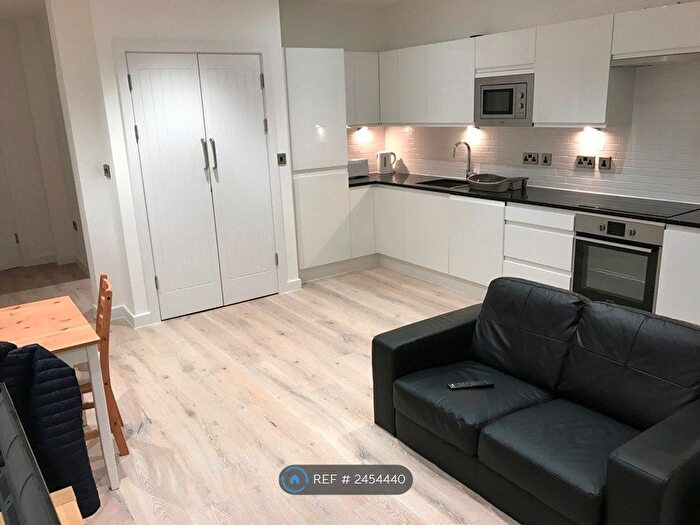 1 Bedroom Flat To Rent In Garrard House, Reading, RG1