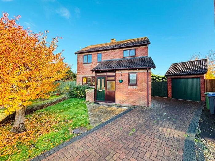 3 Bedroom Detached House For Sale In Woodcombe, Melksham, SN12