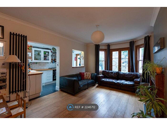 2 Bedroom Flat To Rent In Deronda Road, London, SE24