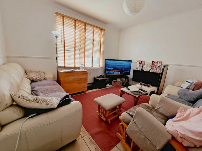 1 Bedroom Flat To Rent In Colina Road, Haringey, N15