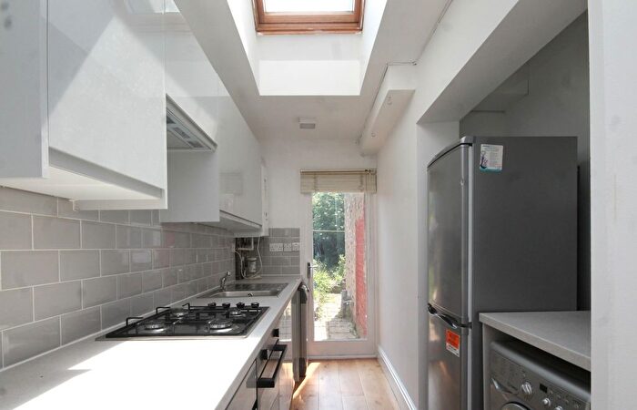 2 Bedroom Flat To Rent In Kimberley Gardens, Harringay, N4