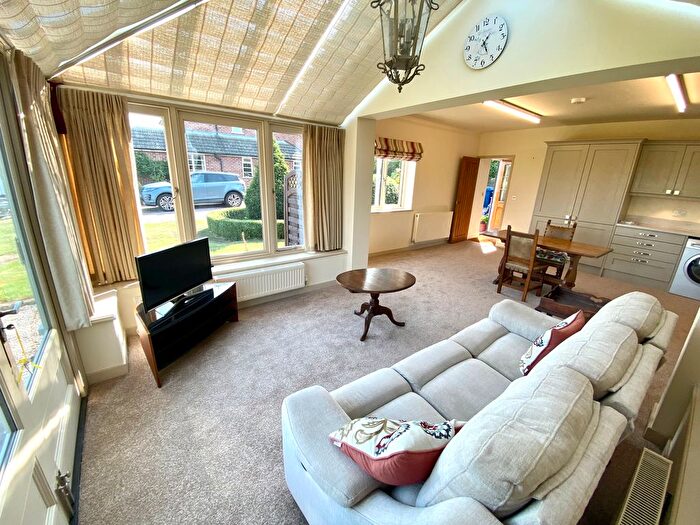 2 Bedroom Bungalow To Rent In Main Street, Newark, NG23