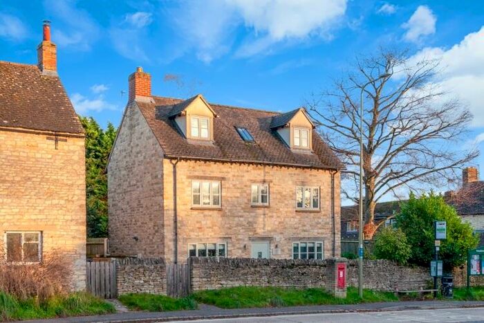 3 Bedroom Detached House To Rent In Manor Road, Woodstock, OX20