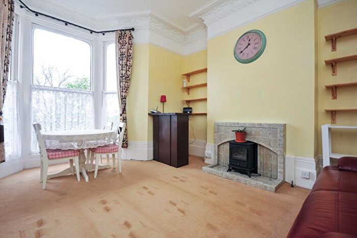 1 Bedroom Flat To Rent In Overcliffe, Gravesend, Kent, DA11