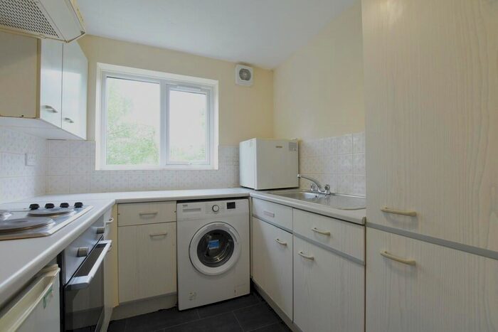 1 Bedroom Flat To Rent In Fenman Gardens, Goodmayes, IG3