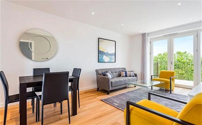 2 Bedroom Apartment To Rent In Monarch Square London, SW11