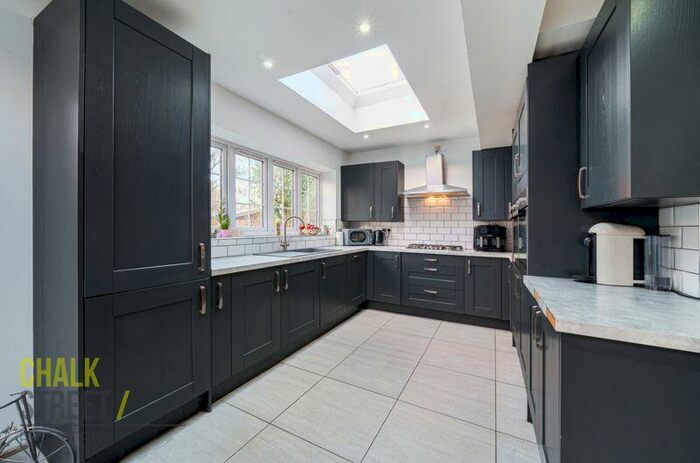 4 Bedroom Detached House For Sale In Osborne Road, Hornchurch, RM11