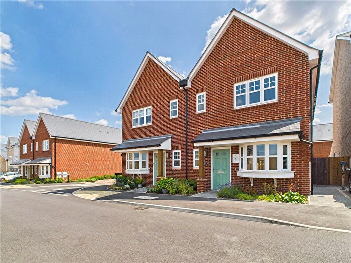 3 Bedroom Semi-detached House For Sale In Ively Road, Fleet, GU51