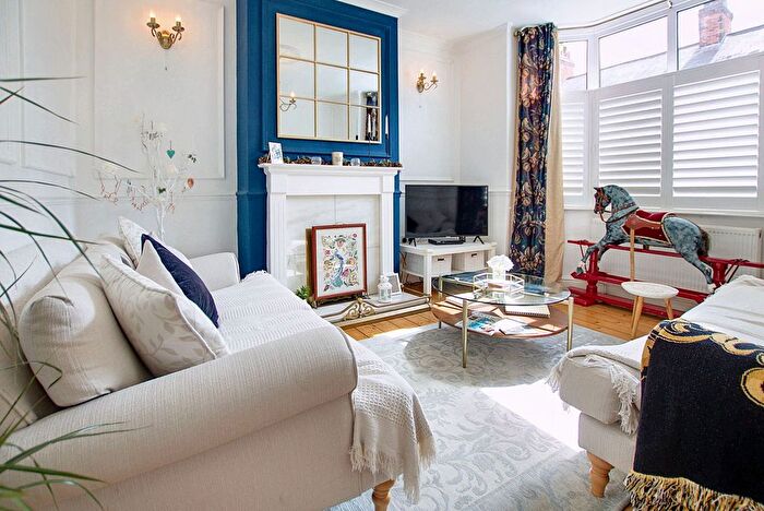 3 Bedroom Semi-Detached House For Sale In Sidney Road, Leicester, LE2