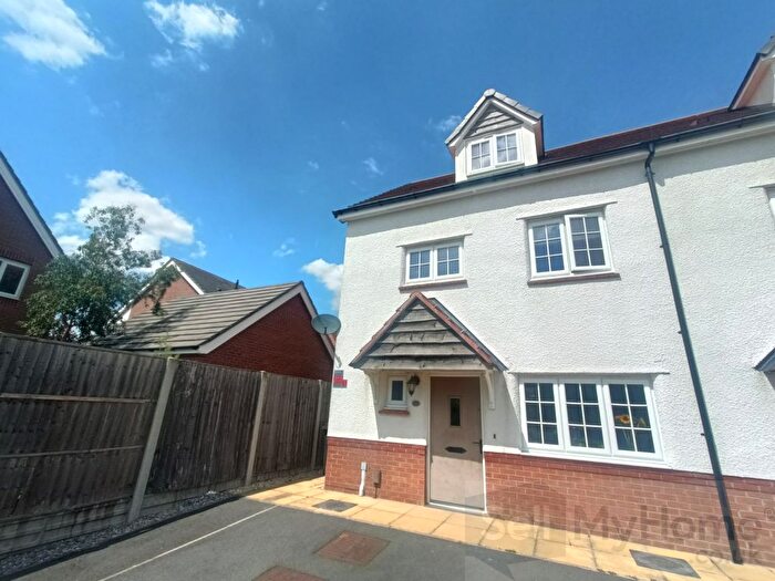 4 Bedroom End Of Terrace House For Sale In Keyham Lane West, Hamilton, Leicester, LE5