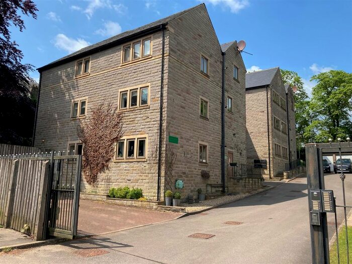 2 Bedroom Flat To Rent In Alfred House, Benn Gardens, Clayton, Bradford, BD14