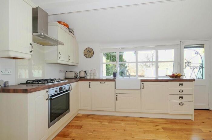 2 Bedroom Semi-Detached House To Rent In Bramley Road, Oakwood, N14