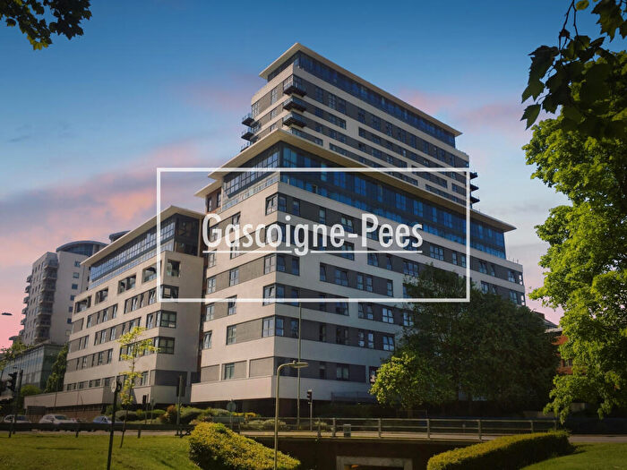 2 Bedroom Apartment To Rent In Skyline Plaza, RG21