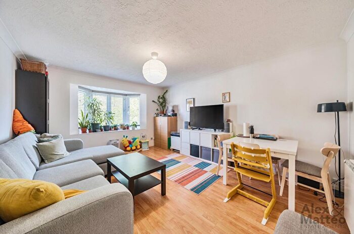 2 Bedroom Flat To Rent In Sheppard Drive, Bermondsey, SE16