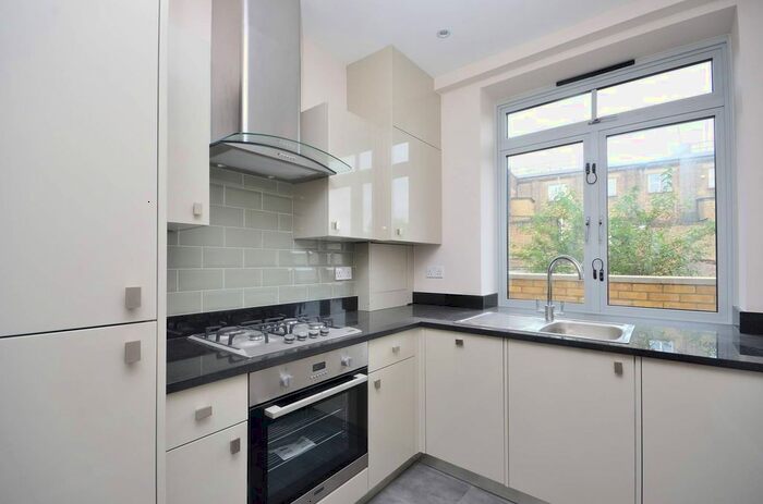 2 Bedroom Flat To Rent In Choumert Road, Peckham, London, SE15