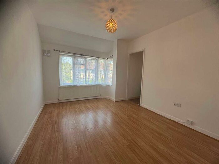 2 Bedroom Maisonette To Rent In Wiltshire Avenue, Farnham Royal, Slough, SL2